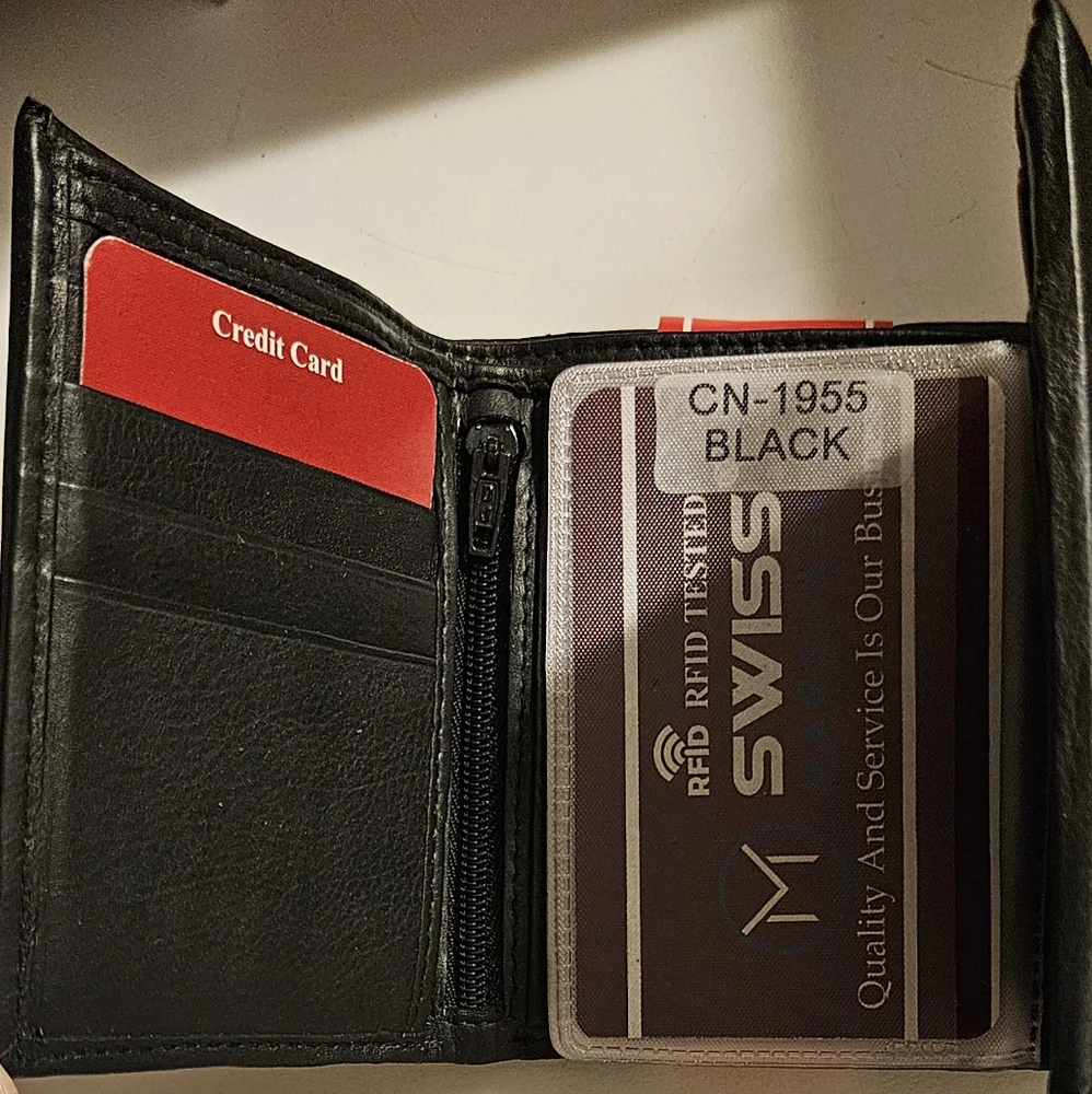 NWT Swiss Marshall RFID Tri-Fold Leather Wallet